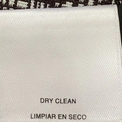 Jones Studio black and off-white Tweed straight skirt in size 10. EUC