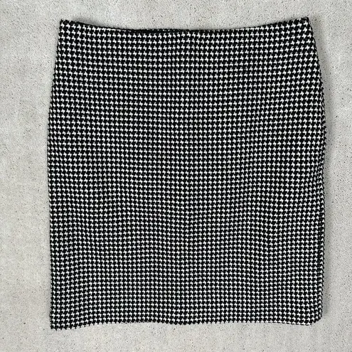 J. McLaughlin  Size 6 Pencil Skirt Black White Lined Knit Zip Houndstooth A-Line