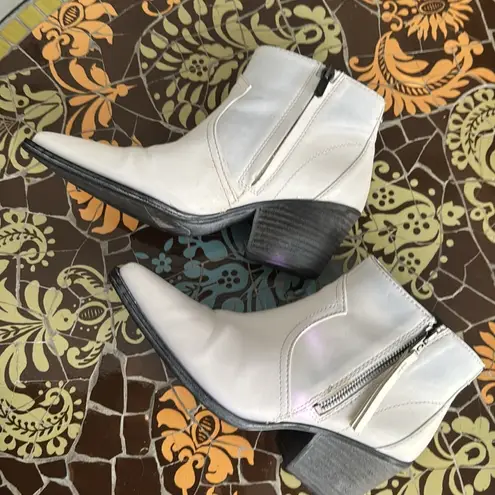 Circus by Sam Edelman CIRCUS White Ankle Boots by Sam Edelman SZ: 7.5