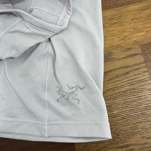 Arcteryx Womens Shirt XL Gray Athletic Performance Short Sleeve Scoop Polyester Green