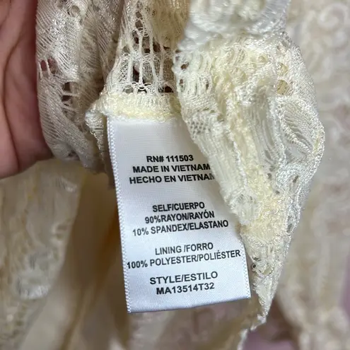 Lily Star Cream Lace Long Sleeve Blouse W/Cami. Size S