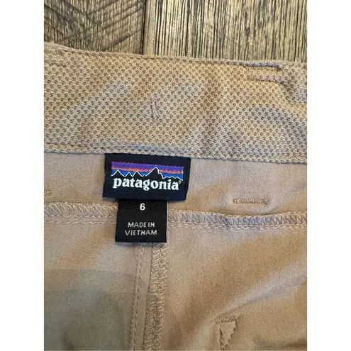 Patagonia  women’s outdoor shorts size 6 tan lightweight chino