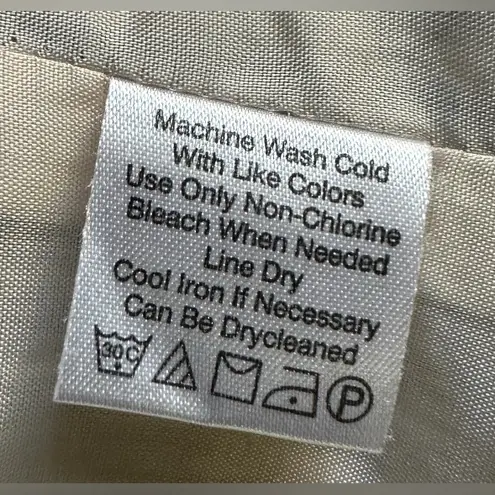 Perry Ellis Women's Striped Blazer Black and White 100% Cotton. Size 6 EUC