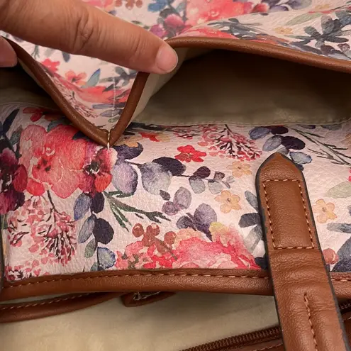 Rosetti Woman’s Rosette hand bag with wristband porch