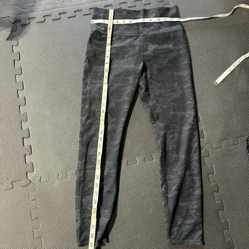 Vuori Women's Daily Legging Black Camo High Rise Stretch Yoga Pants Size Small