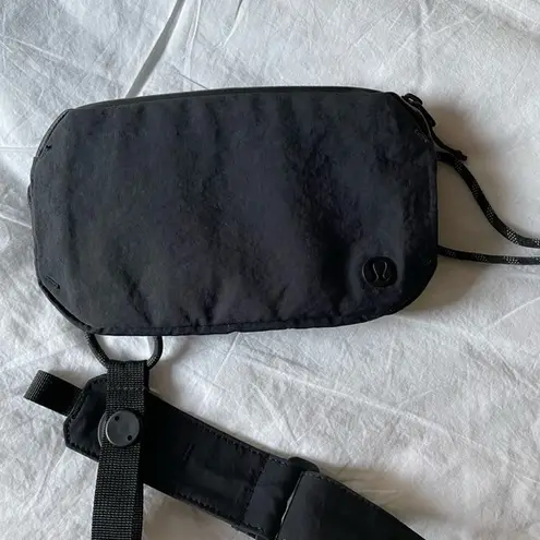 Lululemon  belt bag (pop it off) pre-owned