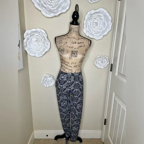 Honey & Lace Soft Stretchy White, Black & Blue Leggings in Size One Size