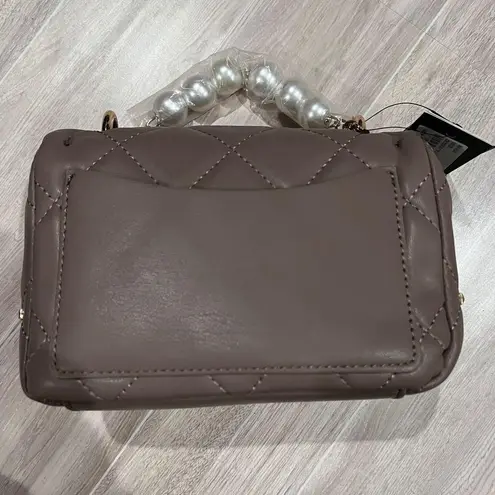 Badgley Mischka NWT Crossbody Bag Quilted Studded Pearl Handle Chain Strap Taupe