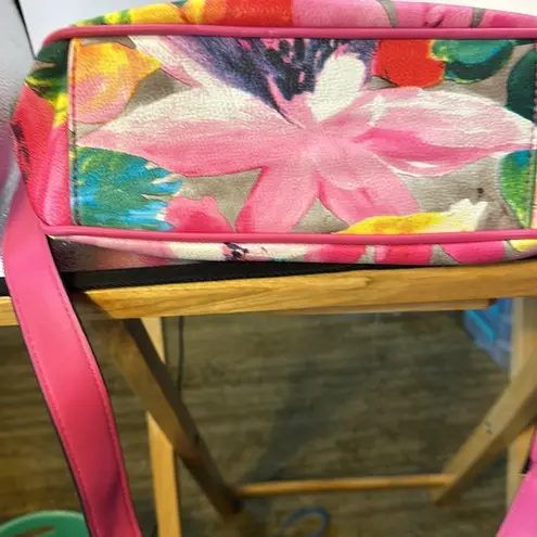 New with tags CCKAPPOS Des Moines. Beautiful Crossbody shoulder bag excellent