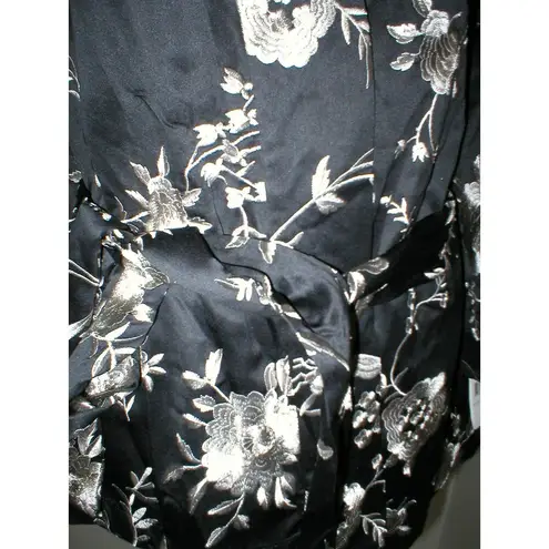 Natori NWT New Designer Wrap Robe Womens S Silky Satin Flowers White Black Short