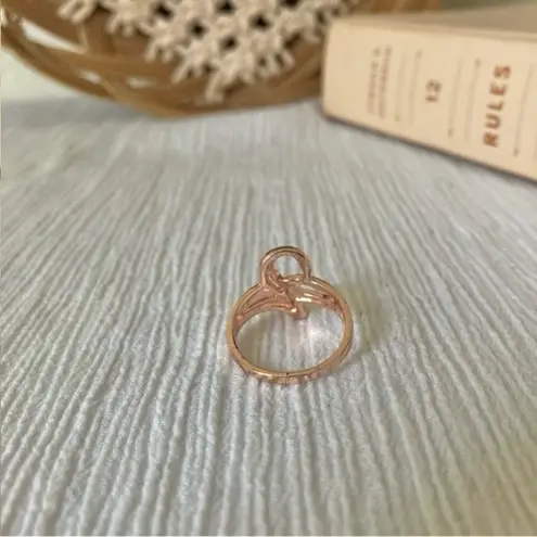 Boutique “Avalon” Gold Swirl Ring 7 Classic Feminine Simple Minimal Stacking