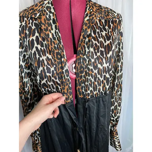 Vanity Fair purple label leopard print dressing gown 1960s