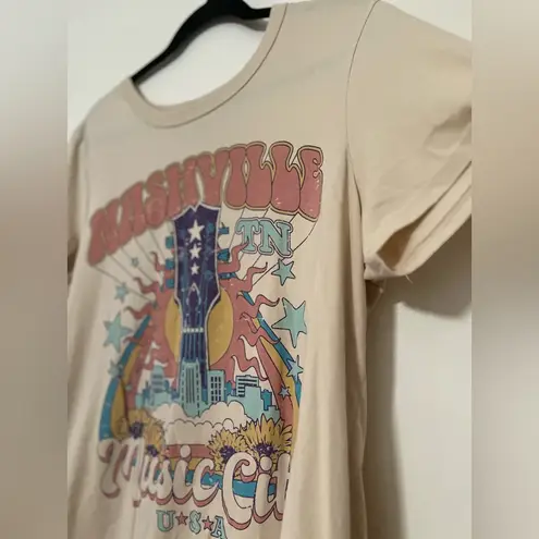 Zoe & Liv Nashville TN Music City Graphic Tee Shirt Beige Size L