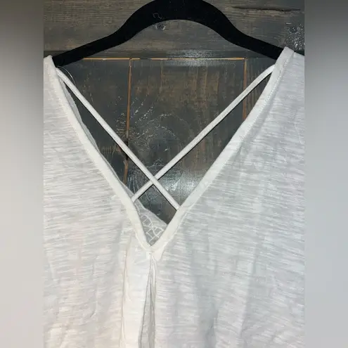 love on a hanger NWOT‎ White Eyelet Cut Out Shirt