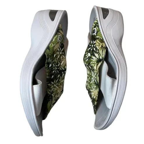 Bzees Diamond X Band Wedge Slide Sandals Size 7