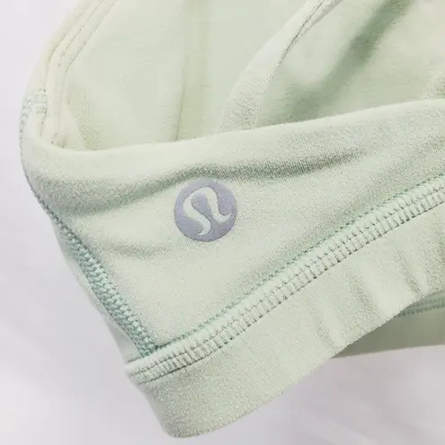 Lululemon  sports bra strappy back light green color size 4 (A-9)