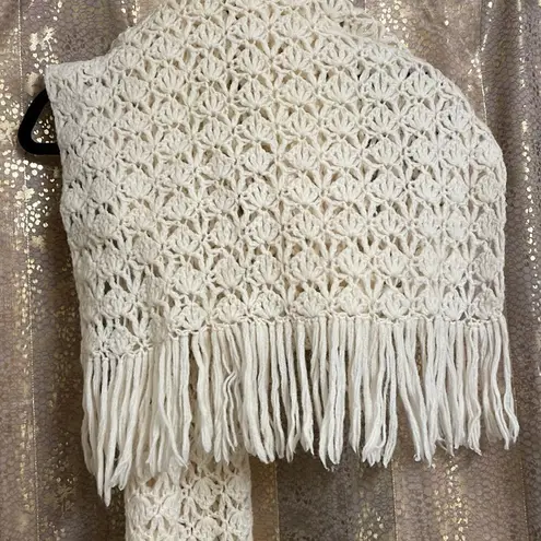 Ivory open knitted long fringed crochet scarf/shawl boho/macrame style, EUC