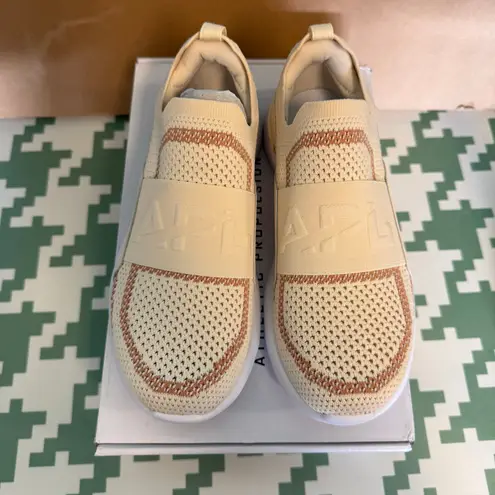 APL Slip On TechLoom Bliss Alabaster Almond Butter Women’s Athletic Shoe Size 5