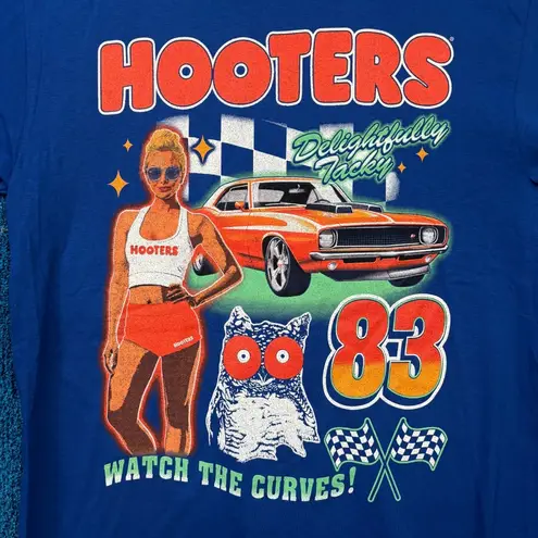 Blue Hooters Graphic “Delightfully Tacky” Car & Pin-Up “Watch the Curves” '83ˋOwl T-Shirt Size Large