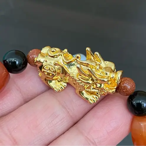 Handmade Natural Agate Carnelian Stone Pi Xiu Fengshui Lucky Stretch Bracelet