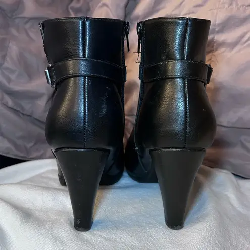 White Mountain Women's Ankle Boot Black Shayla 7.5 Medium