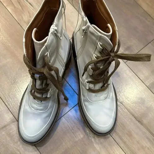 Universal Threads 4/$25 NWT Universal Thread Women's Glenda Hiking Boots Off-White Sz 9.5