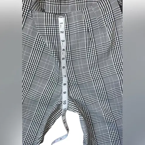 Time & Tru Pixie Flat Front Pants Women’s Size 4 Black and White Career Work