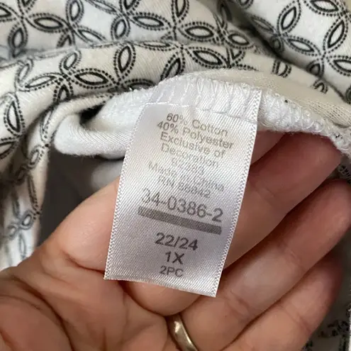 Woman Within Black and White T Shirt Women’s Plus Size 22/24 Embroidered Tee