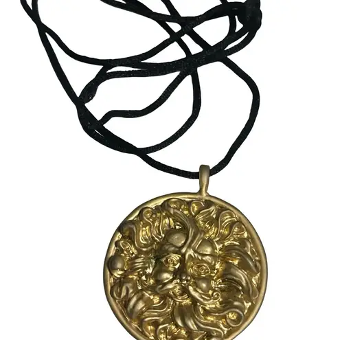 Wind Man Round 3D Gold Tone Man with Beard Face Pendant Necklace
