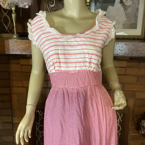 VINTAGE 1970'S FEINER FASHIONS RED & WHITE GINGHAM & EYELET COTTON DRESS (10)