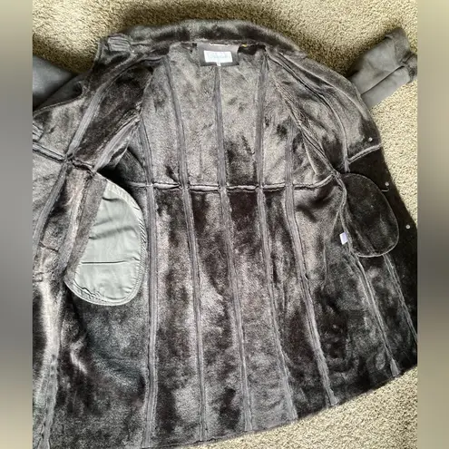 Calvin Klein  Black Trench Coat with Luxurious Faux Fur

Condition: Pre-owned,