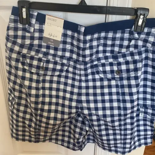 Style & Co . ladies mid-rise zig zag short size 12