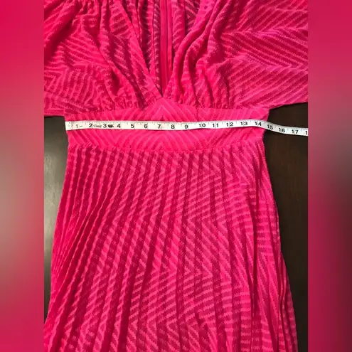 Hot pink pleated batwing midi dress in chevron dobby sz 4
