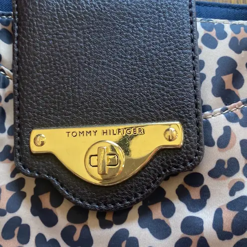 Tommy Hilfiger Used  purse thumbnail 5
