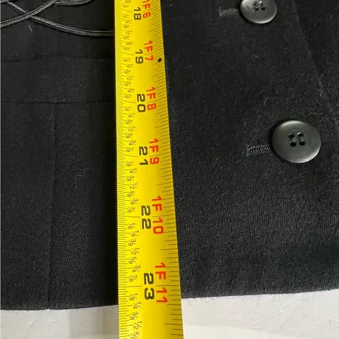 Liz Claiborne  Collection 100% wool cropped blazer shoulder pads piped design