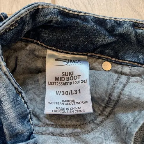 Silver Jeans Suki Mid Boot Fluid Jean with Faux Flap Pockets.