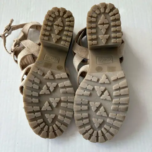 Dirty Laundry NWOB Fun stuff Gladiator lug sole heeled sandals natural hemp 6.5