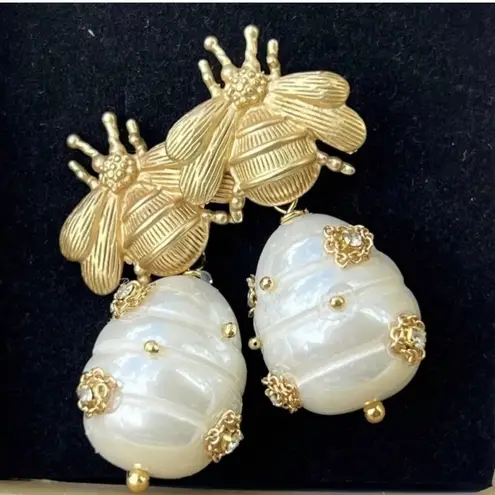 Gorgeous Bee Cultured Baroque Freshwater Pearl Drop Earrings Matte Gold