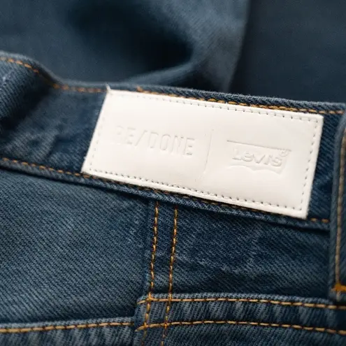 RE/DONE  x Levi's. The 90s Jean.