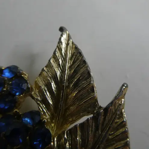 Vintage Flower Leaf Brooch Cluster Pin Blue Rhinestone Jeweled Gold Tone Retro