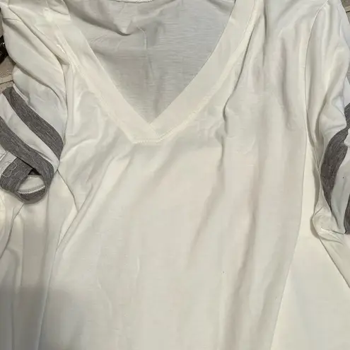 SySea Basic V Neck T Shirt Loose Casual Tee Tops White w Gray Stripes on Sleeve Size XL