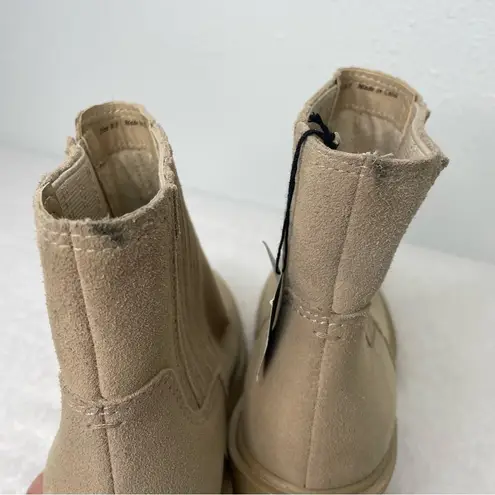 NWOB Dolce Vita Caster H2O Waterproof Booties in Dune Suede size 8.5 Tan