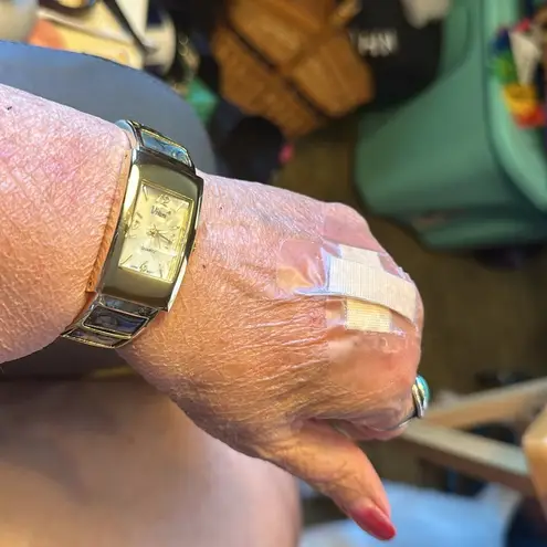 VIVANI 1980s cuff watch. Absolutely beautiful. It’s still runs perfect