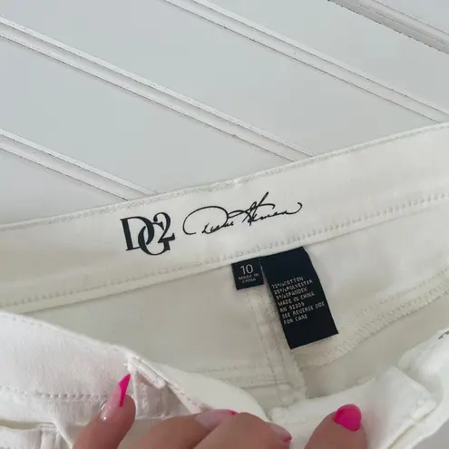 Valerie Stevens/DG2 Women’s Red Silk Sleeveless Top & Cropped High Rise Jeans 10 White