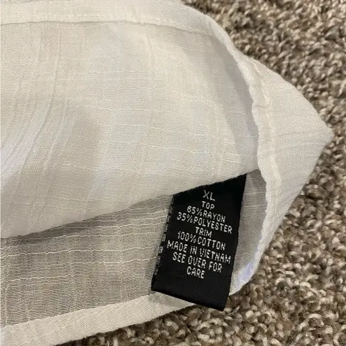 AGB Gauzy Crochet Embellished 3/4 Length Bell Sleeve Flowy Top White Size XL