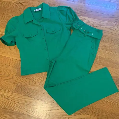 Button up short sleeve blouse in Kelly green size M Size M