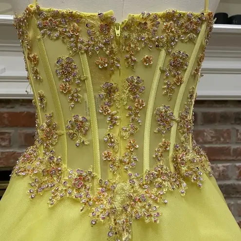 Mon Cheri Mon Cherie yellow sequined prom homecoming bridesmaid dress / 4 / EUC (Like new)