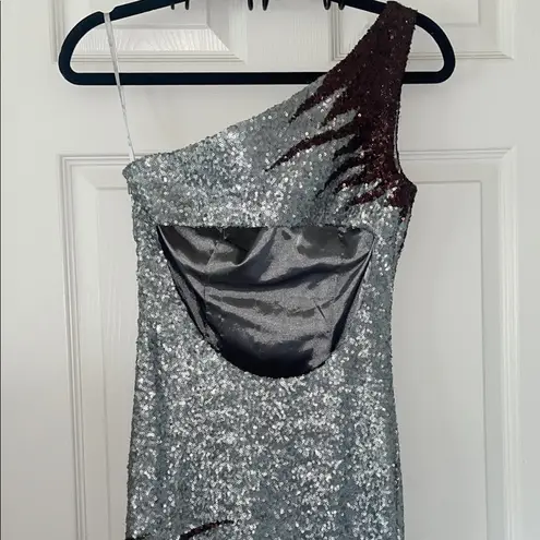 Camille La Vie Camille La Via Sequins Gatsby Art Deco Dress Silver and Maroon Size 4