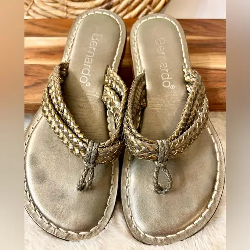 Bernardo Miami Thong Sandal in Bronze Metallic Size 6