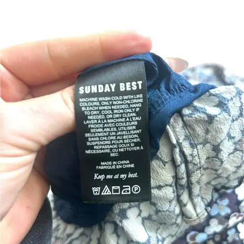 Sunday Best Aritzia cropped tie front floral blouse size XS Blue Long Sleeve